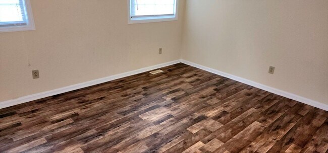 Building Photo - 237 Forest Ln