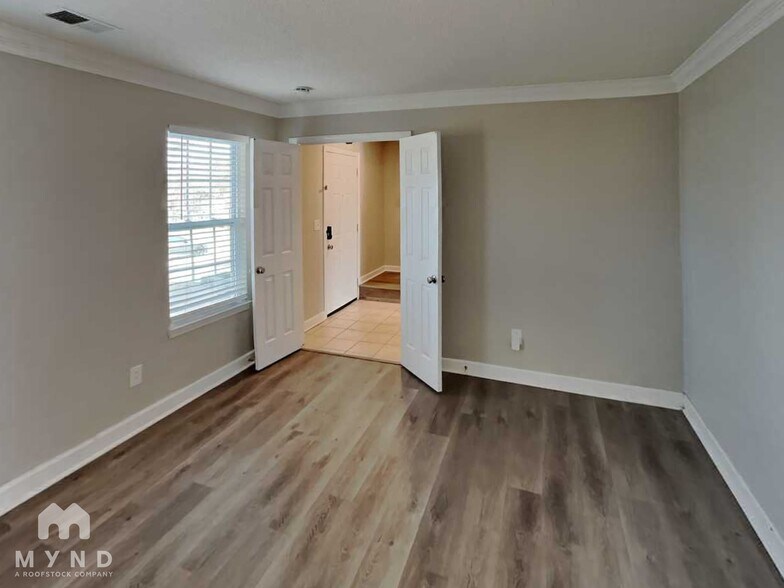 Building Photo - 11200 Leadenhall Ln