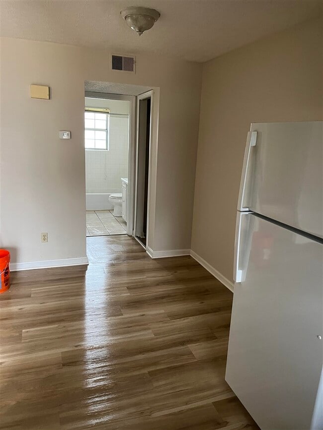 Building Photo - 1420 Hill St