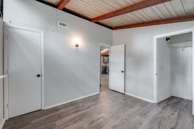 Building Photo - 5225 Hunter Rd