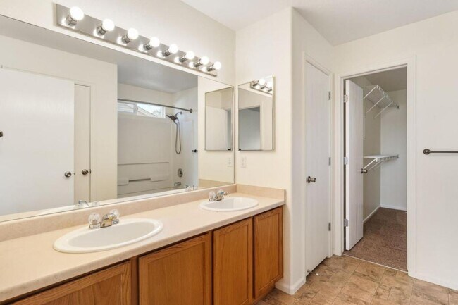 Building Photo - 8402 Snowdrop Ct