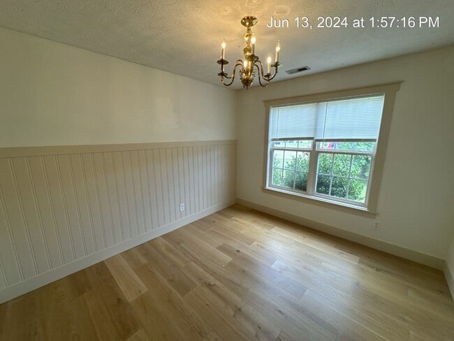 Building Photo - 146 Cavalier Dr