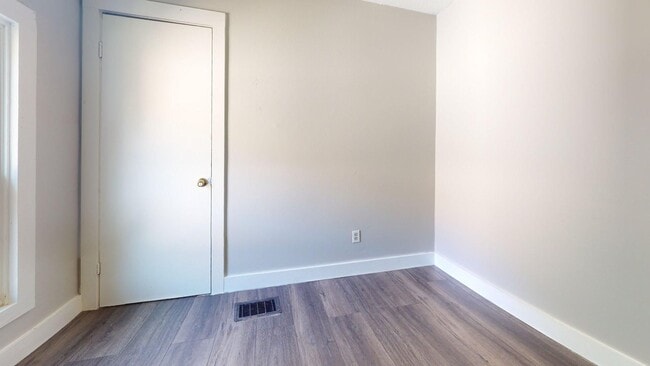 Building Photo - Denison/W.73rd neighborhood - updated 3 be...
