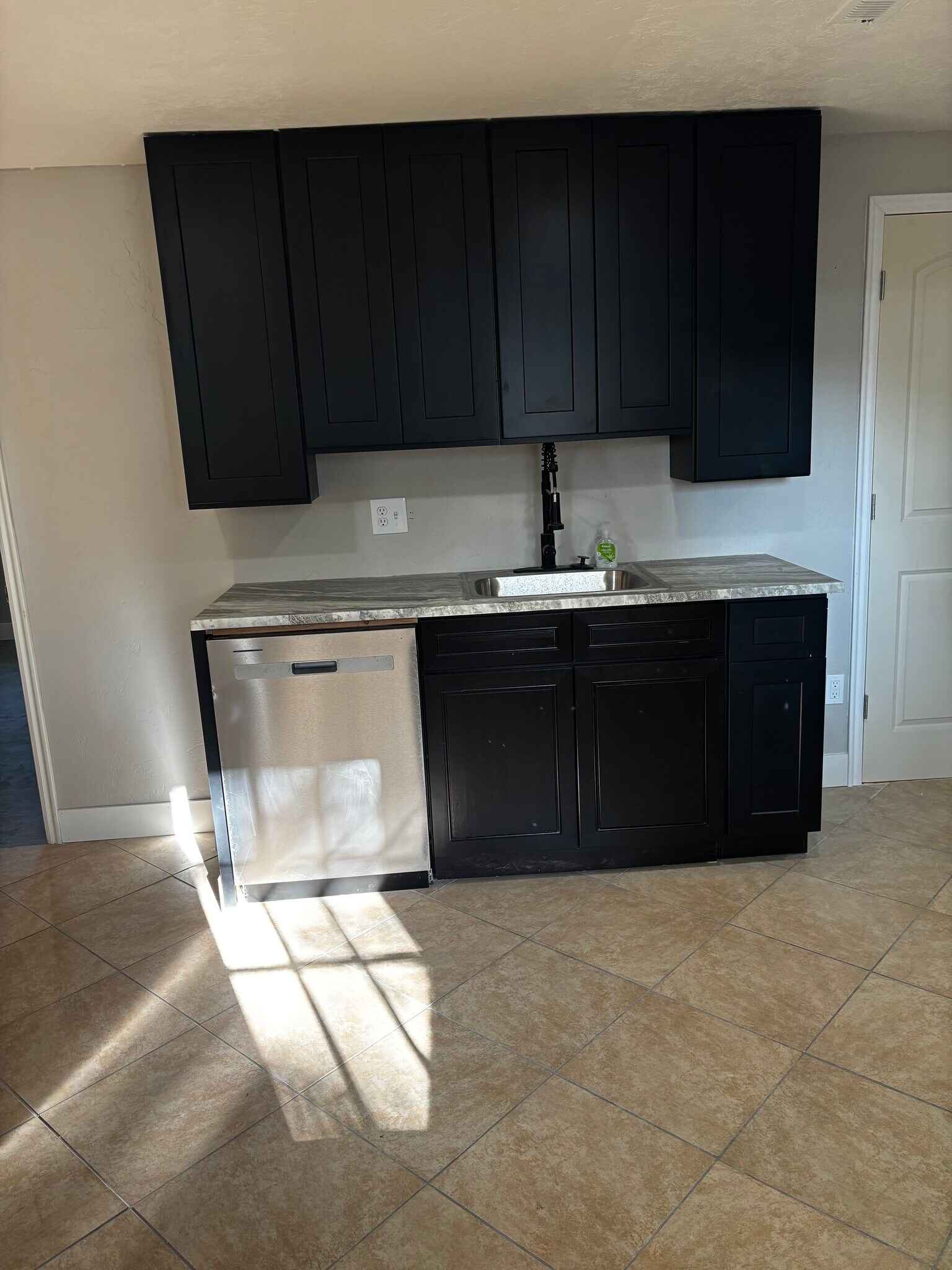 Building Photo - 1295 Riverview Dr
