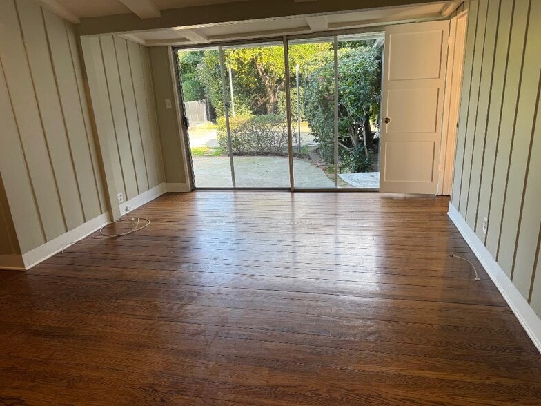 Another view of family room to the outside - 4448 Carpenter Ave