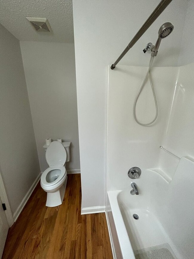 Building Photo - 3/2 Nice House in East Rome $1,895