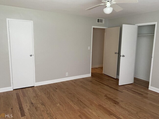 Building Photo - 1395 Normandy Dr NE