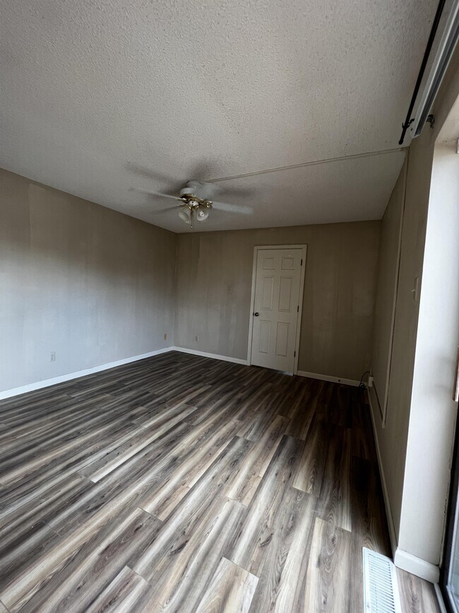Building Photo - 438 Olympia Dr