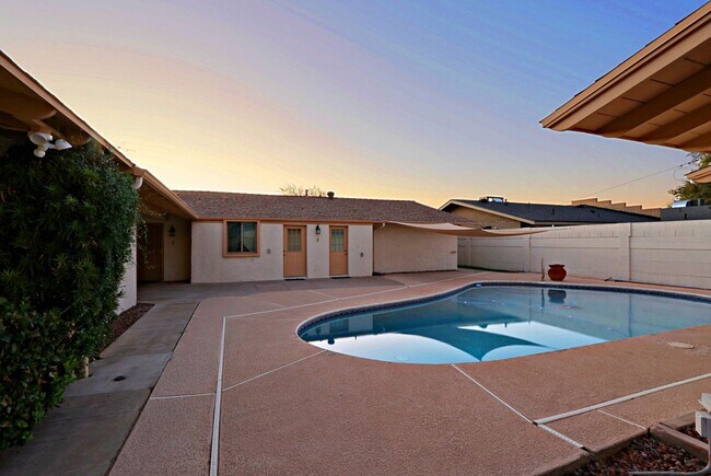 Building Photo - 6203 N 12th Pl