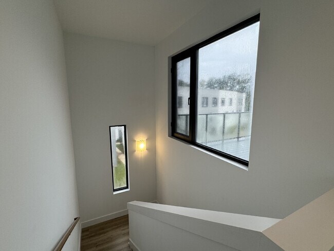 Building Photo - Available Furnished or Unfurnished