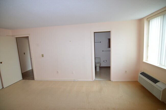 Building Photo - 1460 Elm St