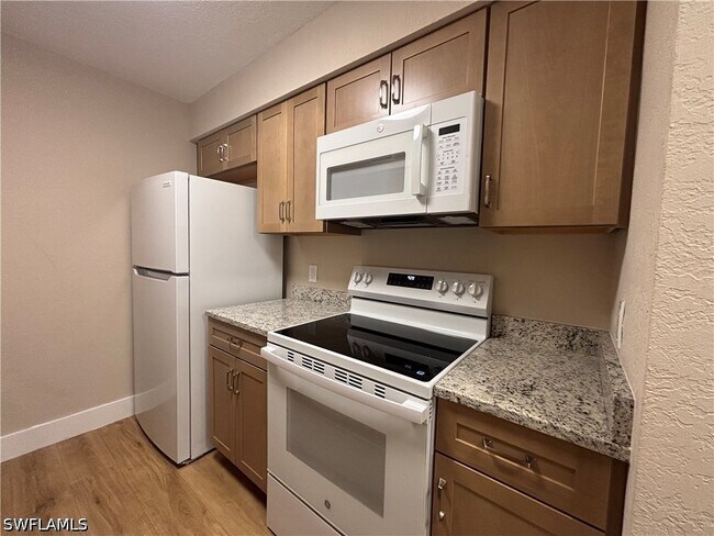 Building Photo - 5327 Summerlin Rd