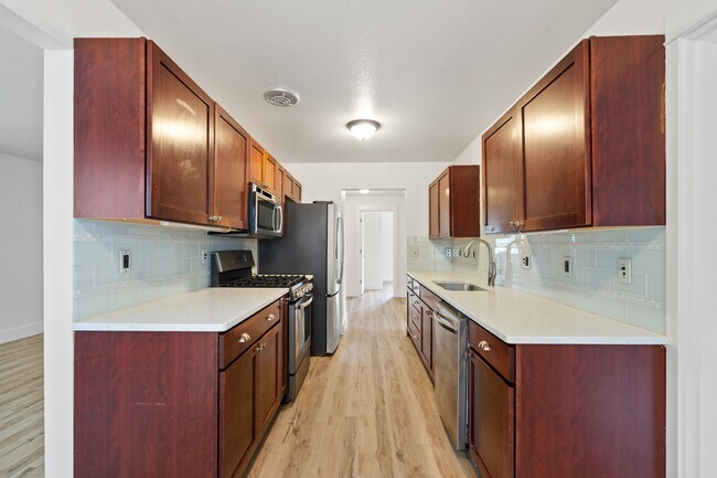 Building Photo - 1121 SE 111th Ave