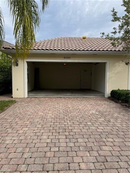 Building Photo - 6065 Islandwalk Blvd