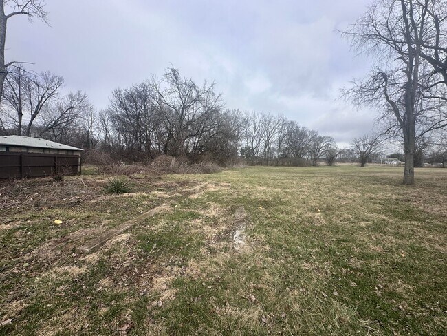 Building Photo - 3 bed, 2 full bath House in 40218 - $2,000/month