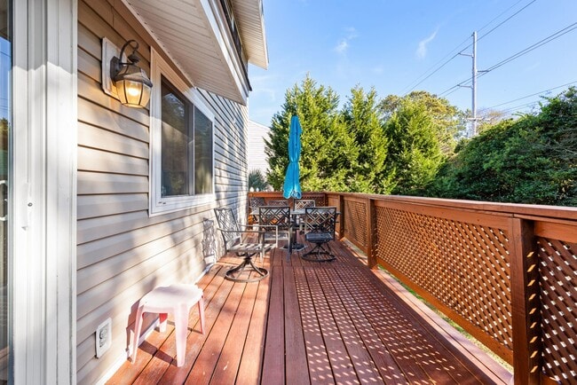 Building Photo - 505 Plantation Dr
