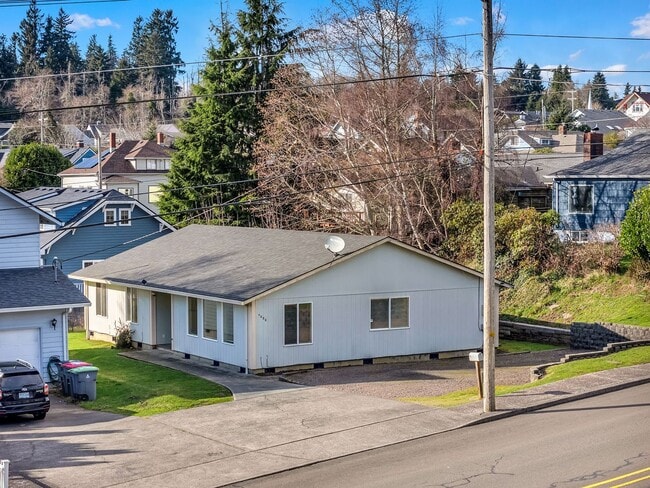 Building Photo - 1525 7th St