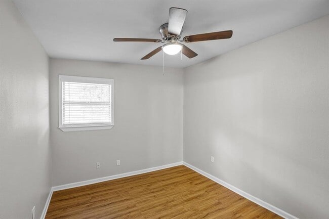 Building Photo - 506 W Grady Dr