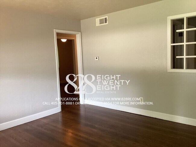 Building Photo - *AVAILABLE NOW* SPACIOUS 3 BED/1.5 BATH SINGLE FAMILY HOME IN MWC!