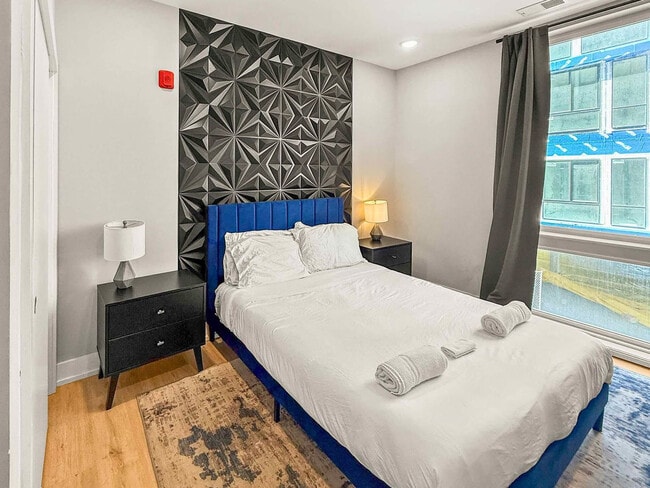 Building Photo - 28 Poplar St