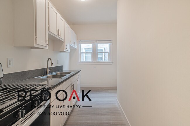 Building Photo - 404 N Coronado St