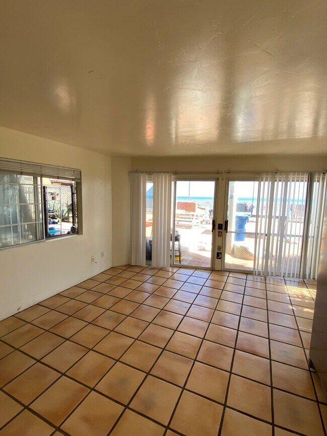 Building Photo - 6599 Del Playa Dr