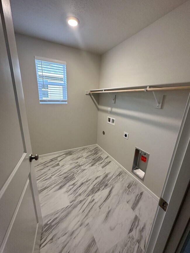 Building Photo - Brand new Kennewick home for lease!