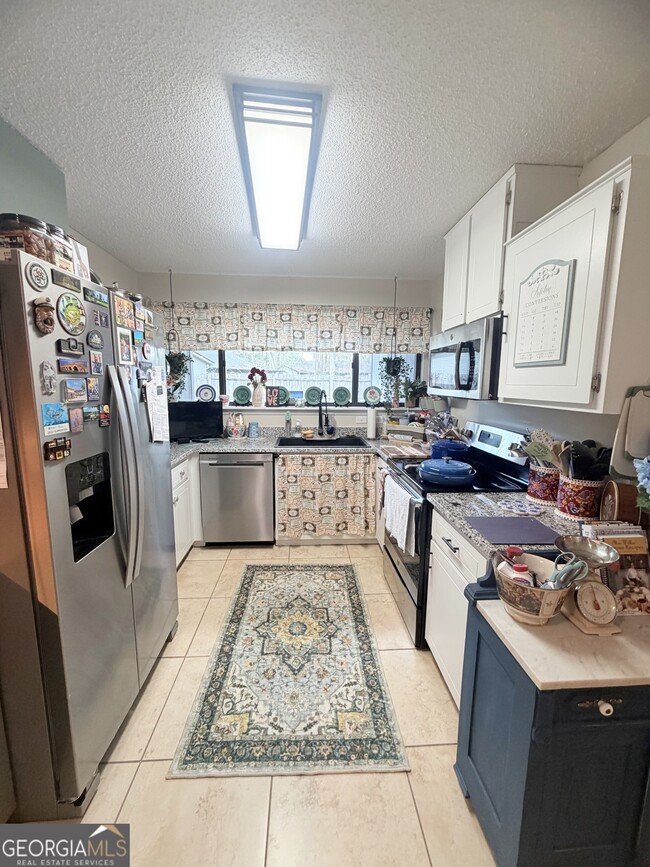 Building Photo - 130 N Woodvalley Dr