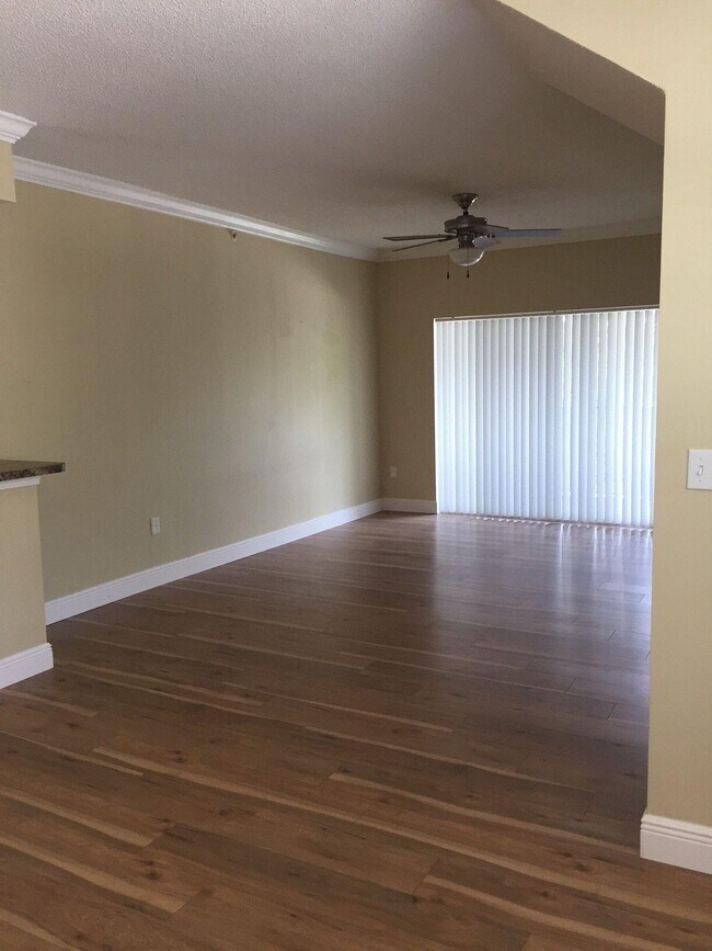 Building Photo - 5960 W Sample Rd