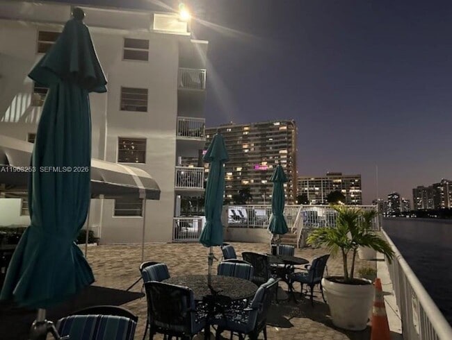 Building Photo - 1913 S Ocean Dr