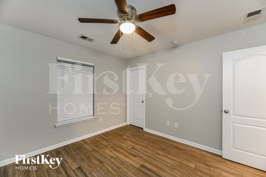 Building Photo - 215 Coosawatchie St