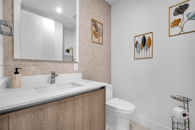 Building Photo - 17550 Collins Ave