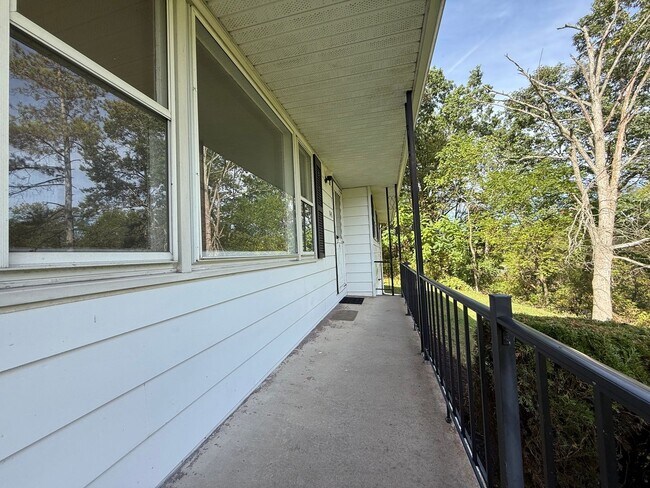 Building Photo - Three Bedroom Bellefonte Ranch