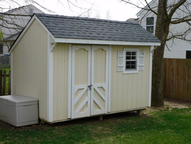 Building Photo - Spacious 4 Bedroom, 2.5 Bath Home