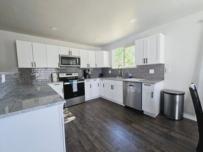 Building Photo - 8570 Harvard Park Dr