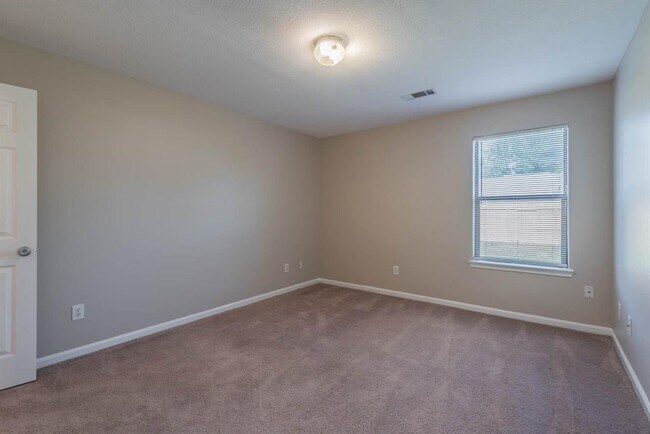 Building Photo - 10233 Azalea Village Dr