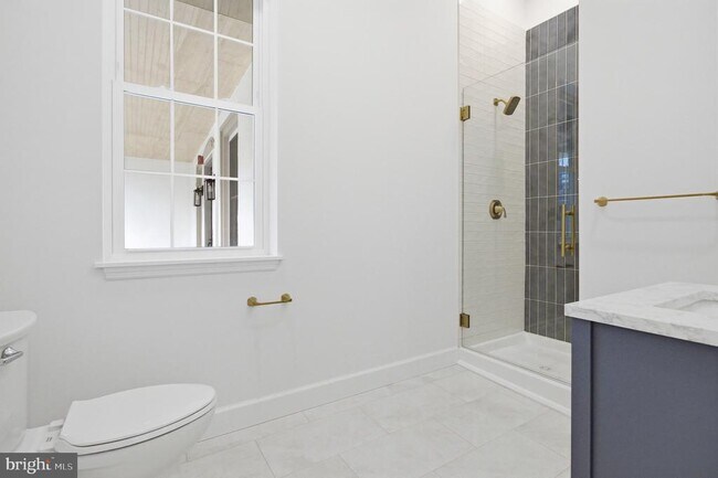 Building Photo - 100 W Front St