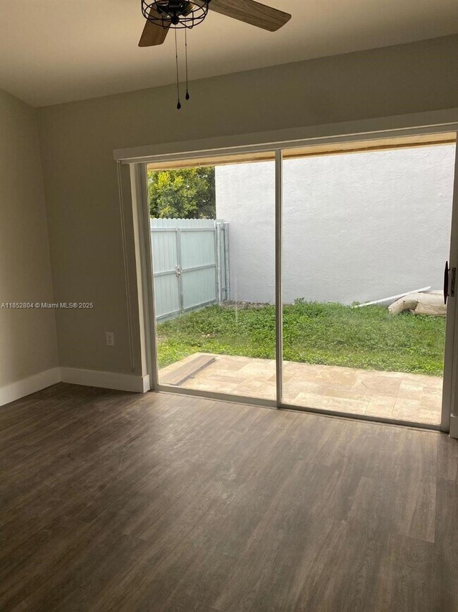 Building Photo - 880 NW 123rd Ct