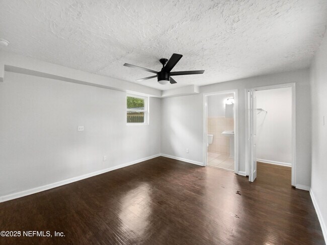 Building Photo - 2535 La Trelle Ct