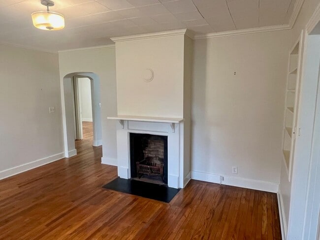 Building Photo - Pet Friendly Home with Fenced Yard in Sylvan Park, 3 Bedrooms/ 1 Bath, Minutes to the Greenway