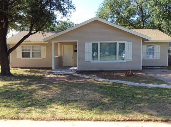 Building Photo - GREAT COLLEGE PROPERTY--PRE-LEASING FOR AUGUST! Completely Updated! 3 bedroom/2 bath Close to TTU...