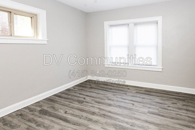 Building Photo - 2988 S Moreland Blvd