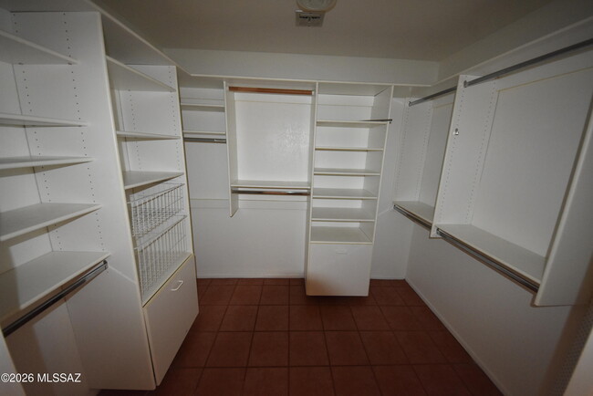 Building Photo - 5120 E Woodgate Ln