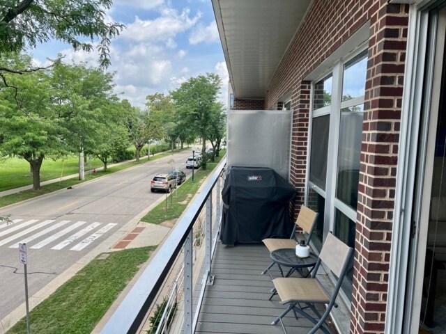 Balcony - 815 E Mifflin St