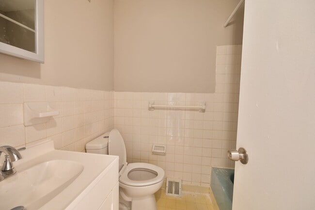 Building Photo - 12526 Biscayne Dr