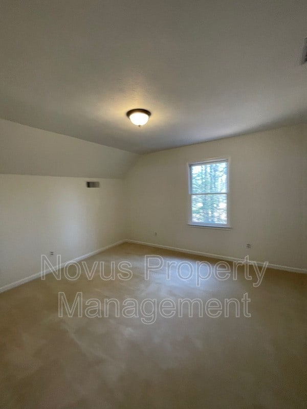 Building Photo - 121 Chipley Creek Dr