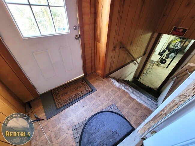 Building Photo - Two Bedroom Apartment on Shulls Mill Road
