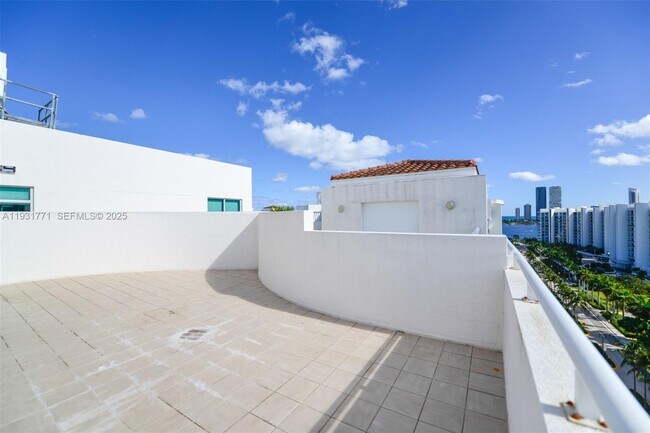 Building Photo - 3131 NE 188th St