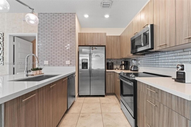 Building Photo - 8367 Central Park Blvd