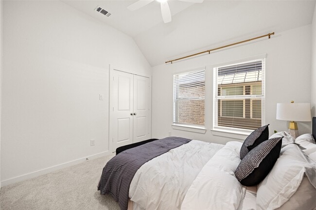 Building Photo - 19726 Curved Steel Dr